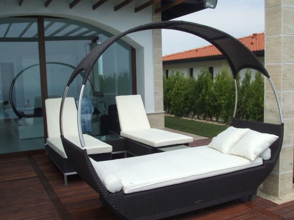 Outdoor Beds That Offer Pleasure, Comfort And Style